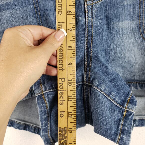 Torrid Women's 18 Jean Shorts Classic Medium Wash Big Pocket Everyday Denim - Picture 4 of 8